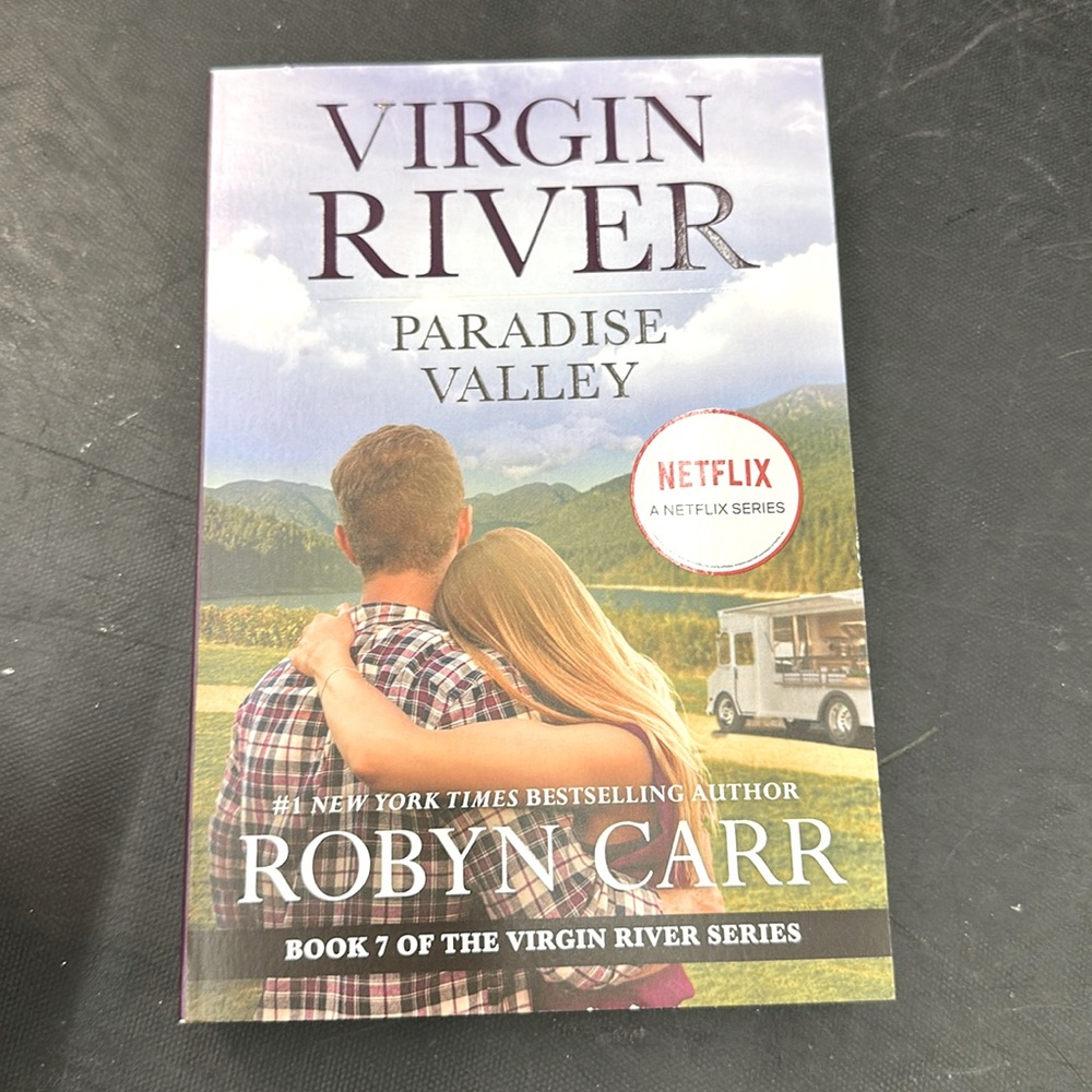 Paradise Valley: A Virgin River Novel -- Robyn Carr -  brand new